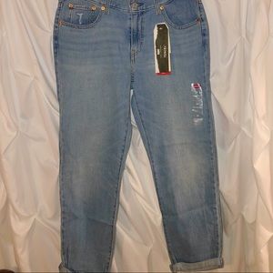 Levi’s boyfriend jeans